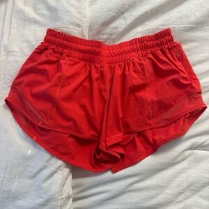 RED LULULEMON 2.5” HOTTY HOTS